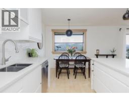 11 694 School Road, Gibsons, BC V0N1V9 Photo 10