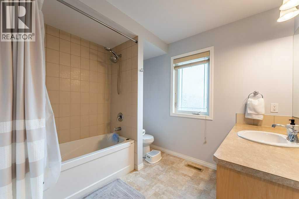 15 Windwood Grove SW - 34