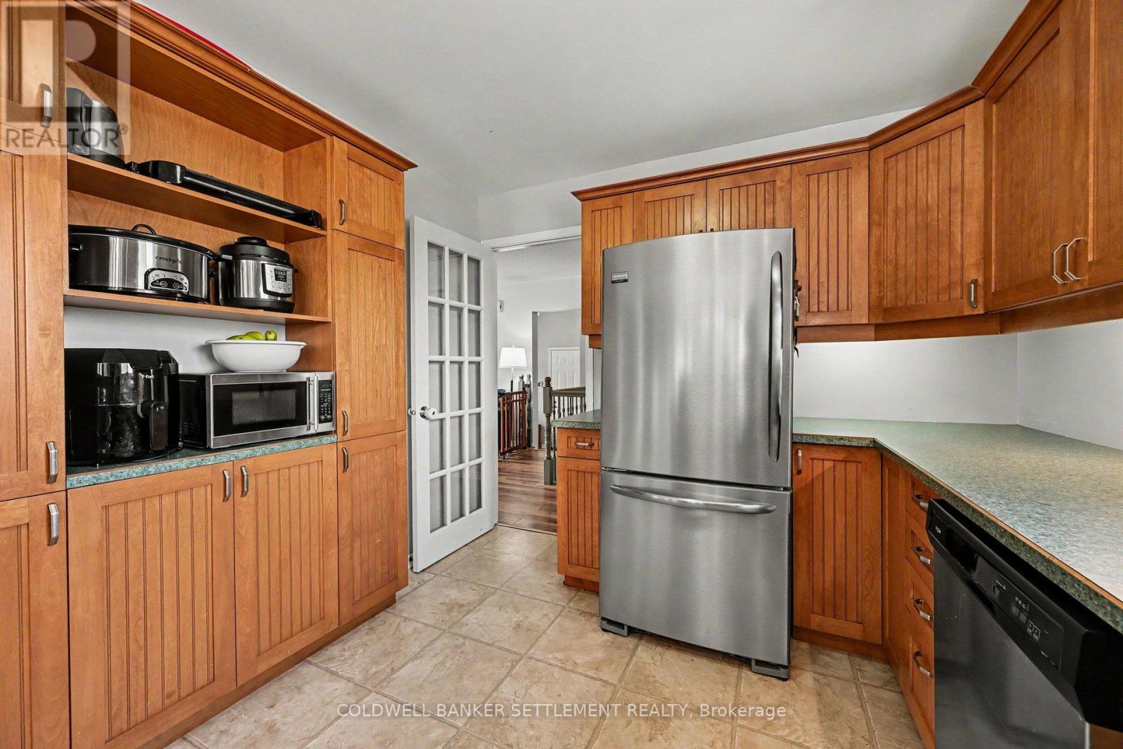 136 CHARLOTTE STREET E - 13
