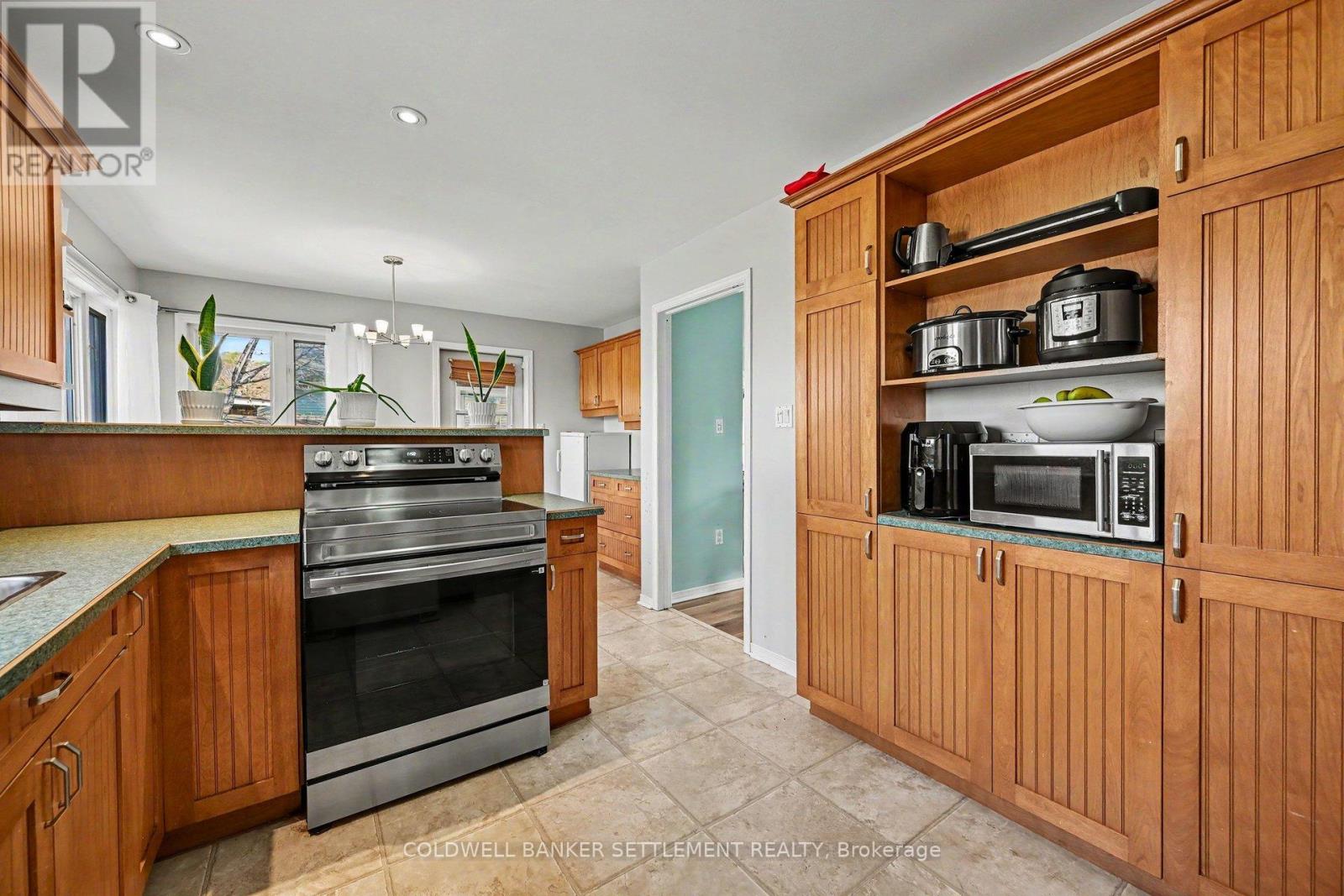 136 CHARLOTTE STREET E - 15