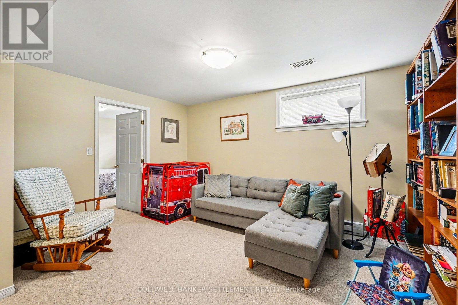 136 CHARLOTTE STREET E - 25