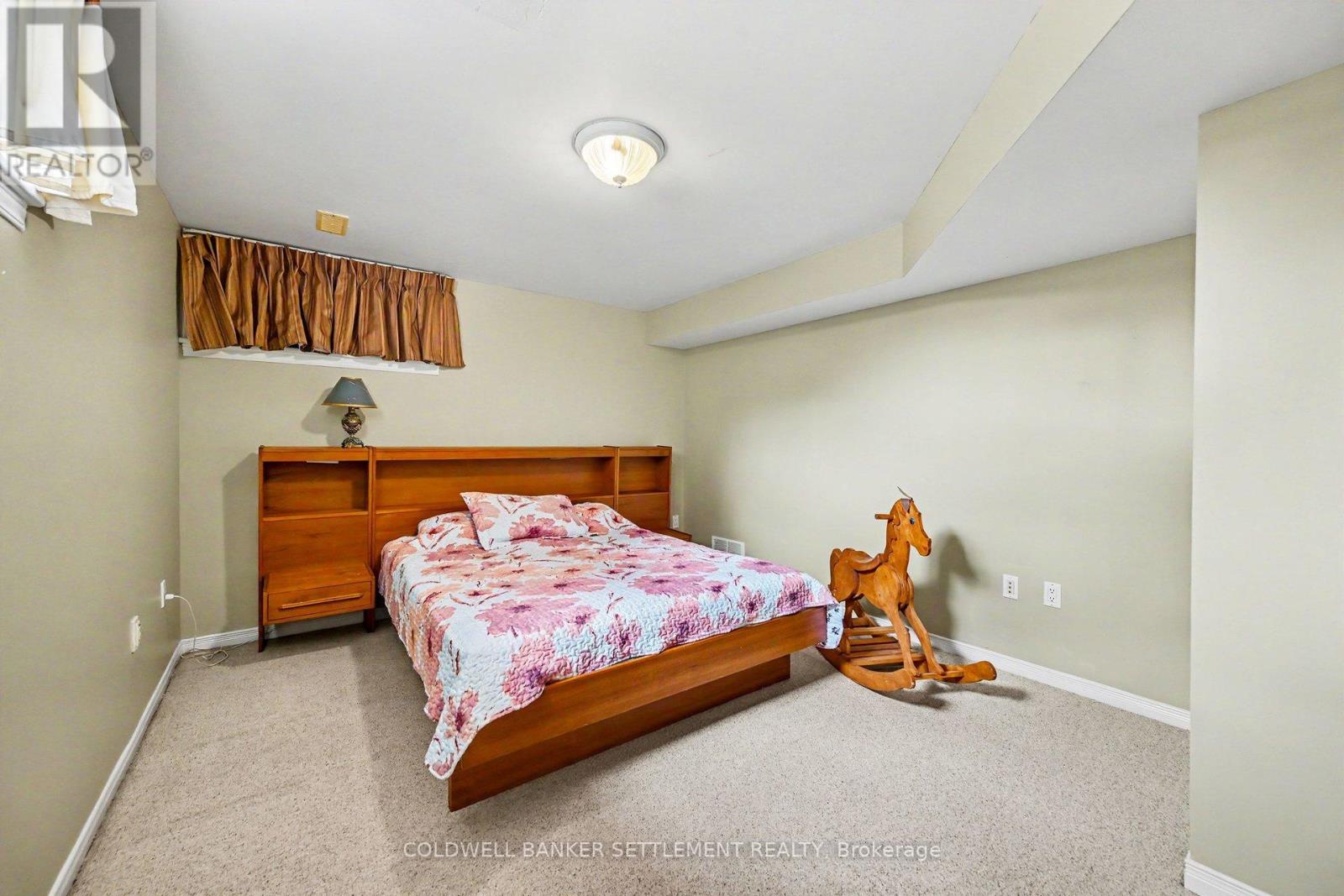 136 CHARLOTTE STREET E - 27