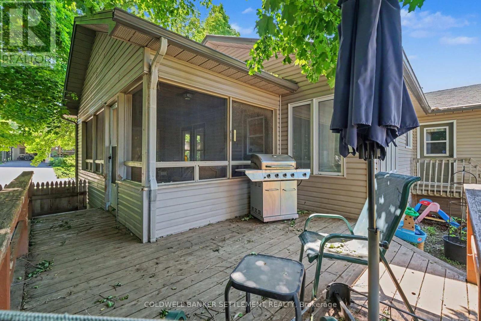 136 CHARLOTTE STREET E - 31