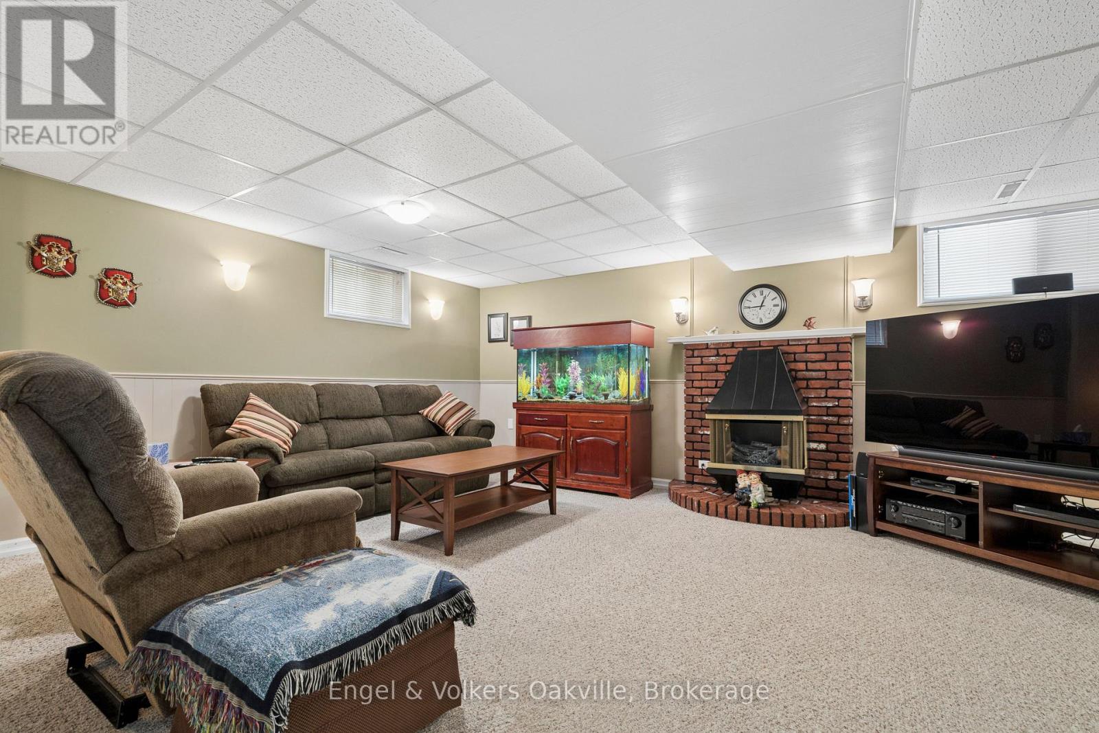 1329 WHITE OAKS BOULEVARD - Image 35