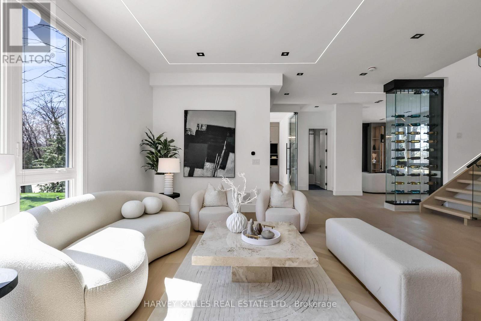 193 BEECHWOOD CRESCENT - 3