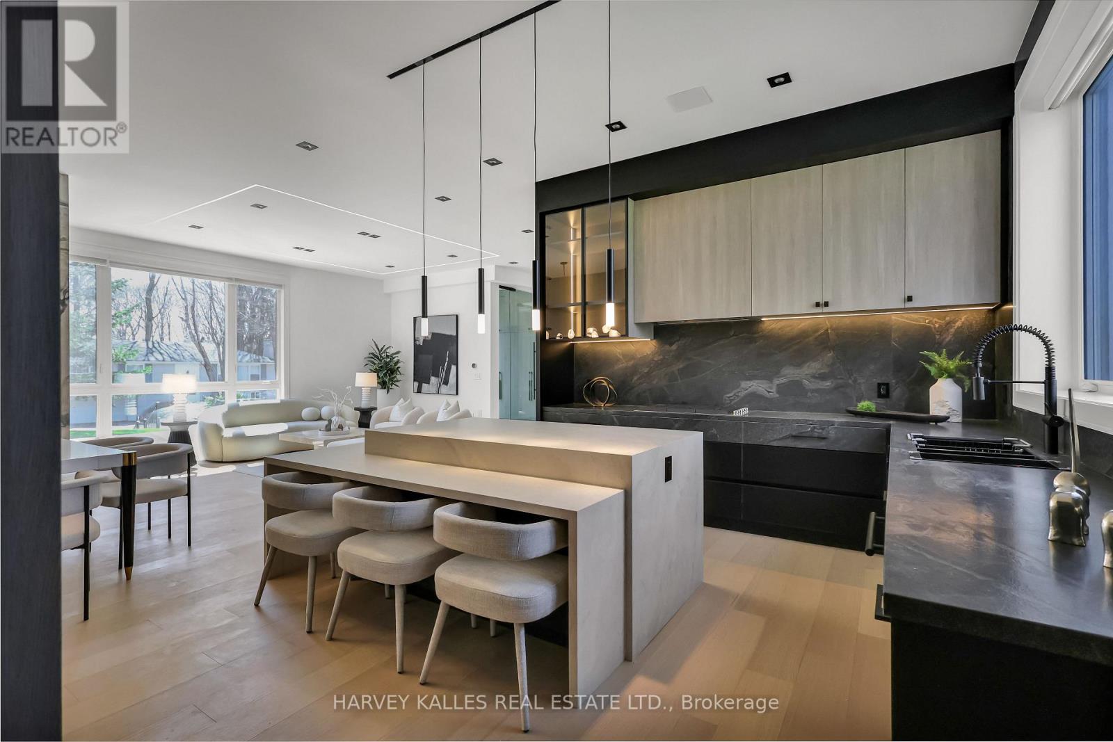 193 BEECHWOOD CRESCENT - 2