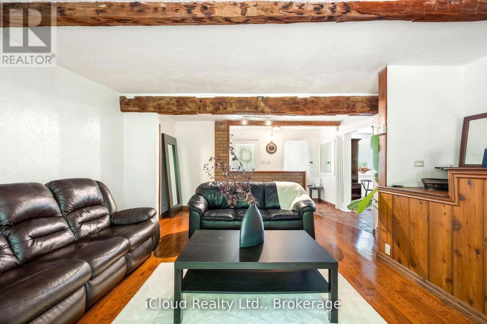 11 MAPLE LANE - 10