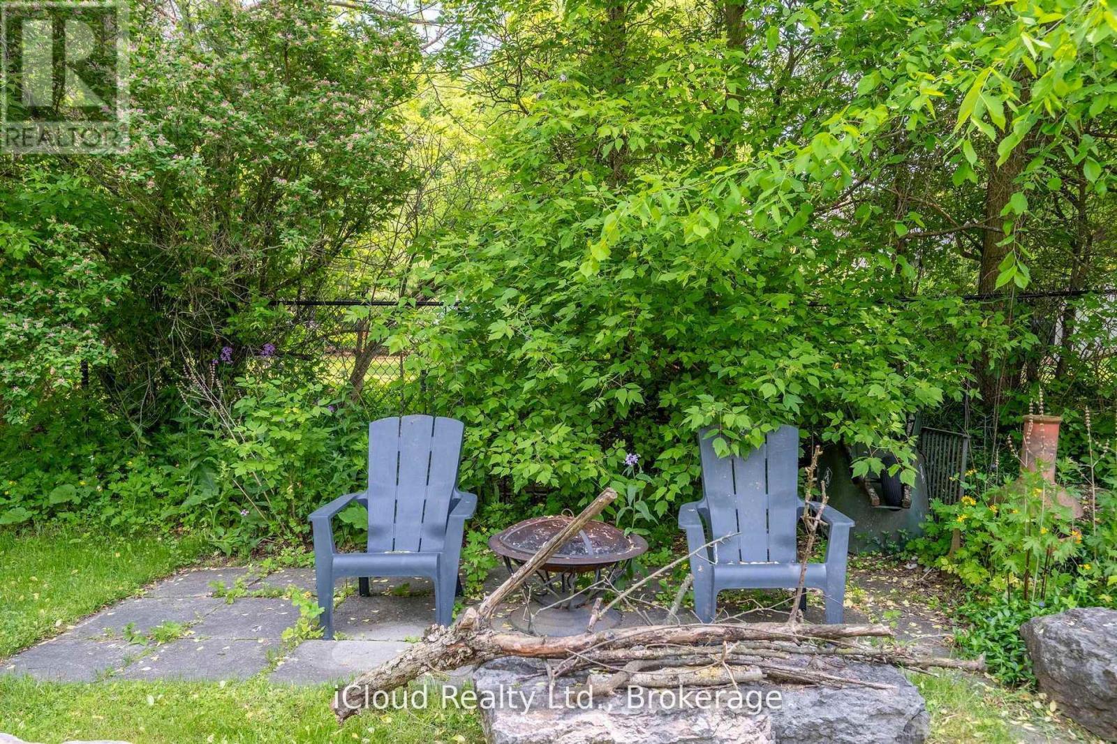 11 MAPLE LANE - 34