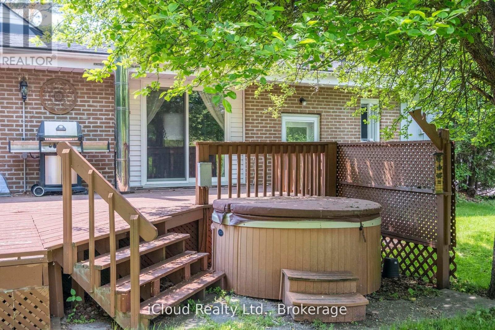 11 MAPLE LANE - 38