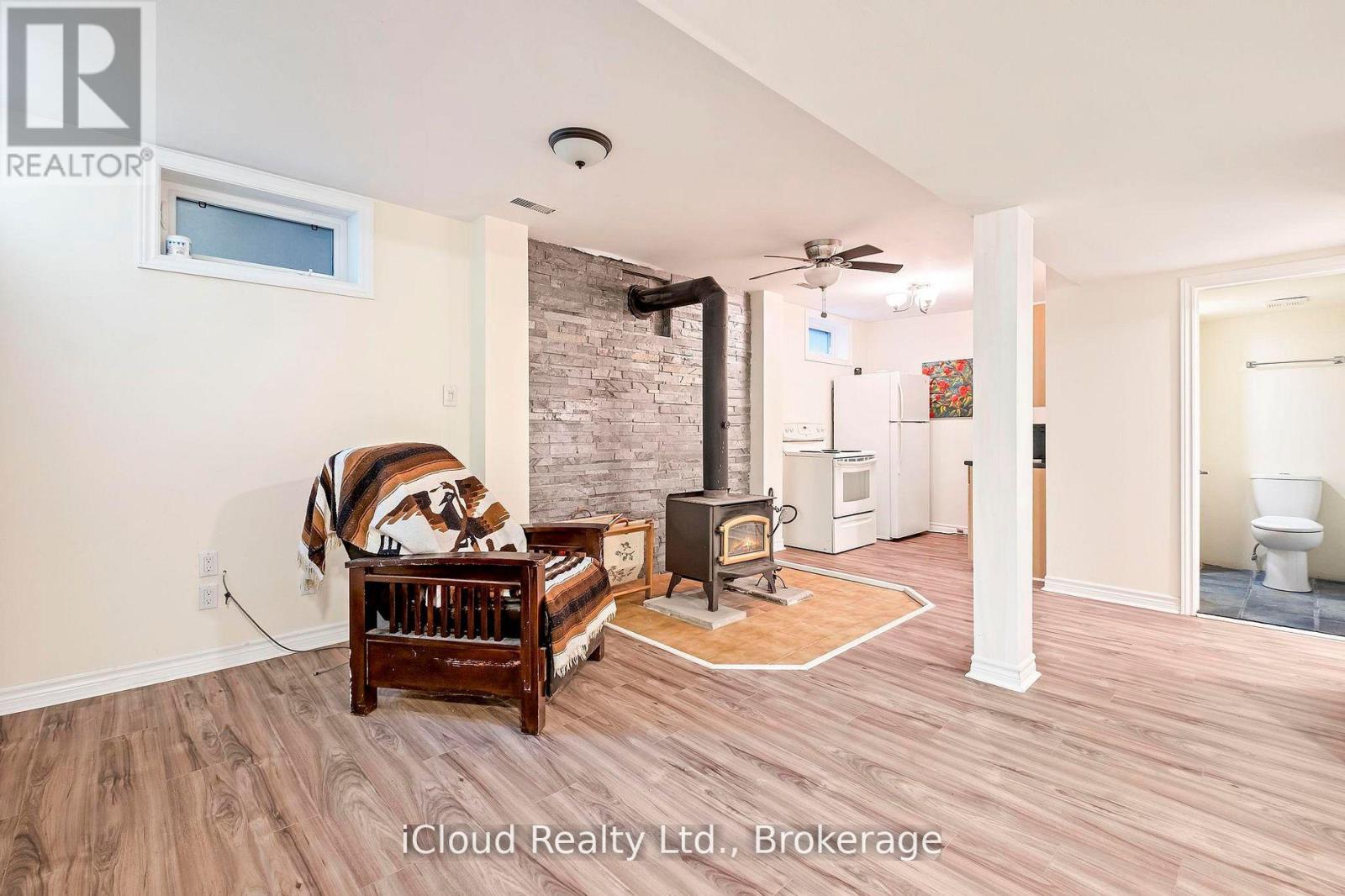 11 MAPLE LANE - 25