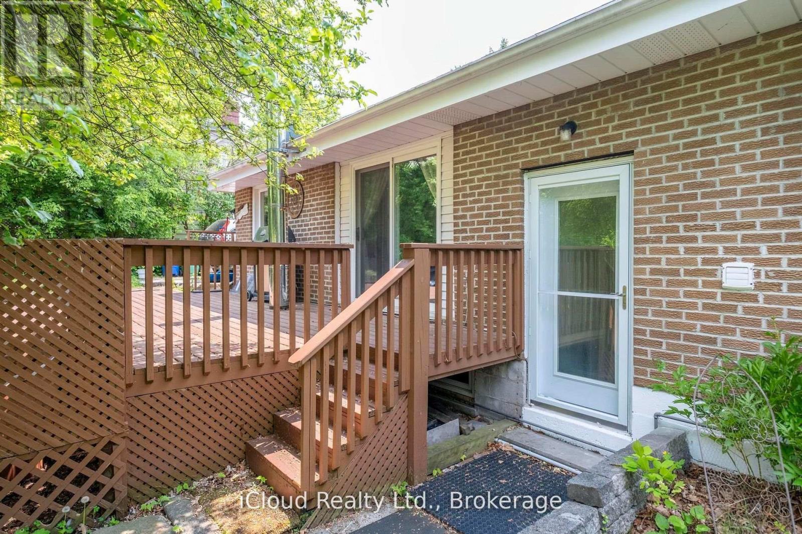 11 MAPLE LANE - 27