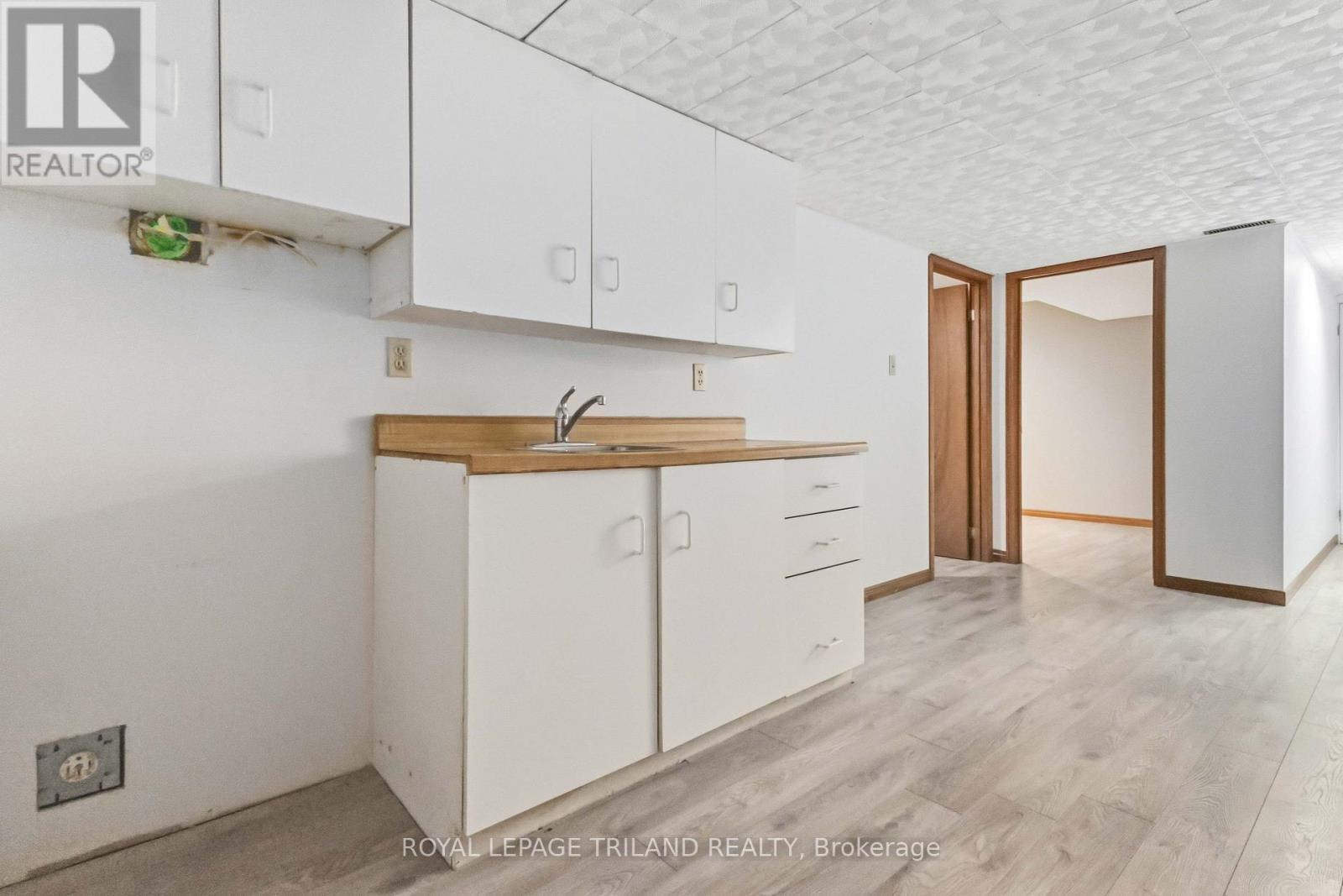 954 CHIPPEWA DRIVE - 33