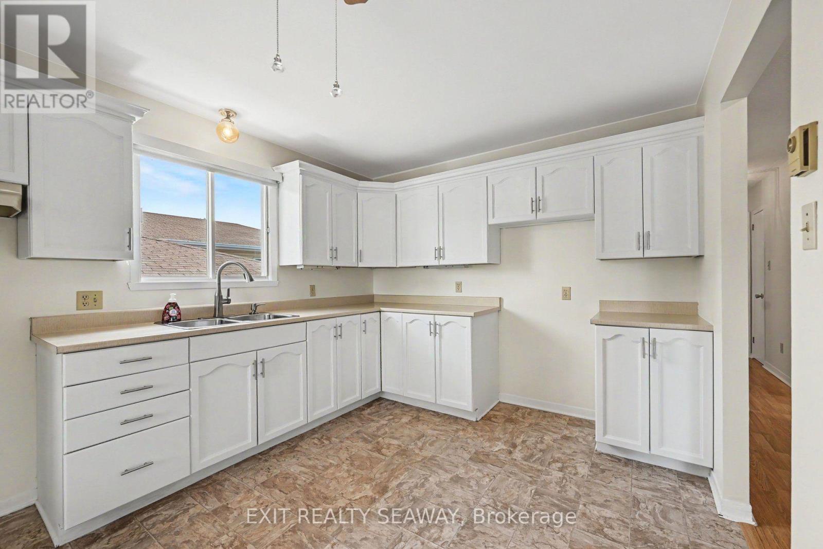 1860 BELVEDERE CRESCENT - 13