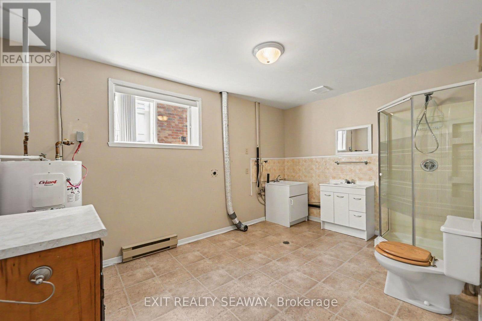 1860 BELVEDERE CRESCENT - 26