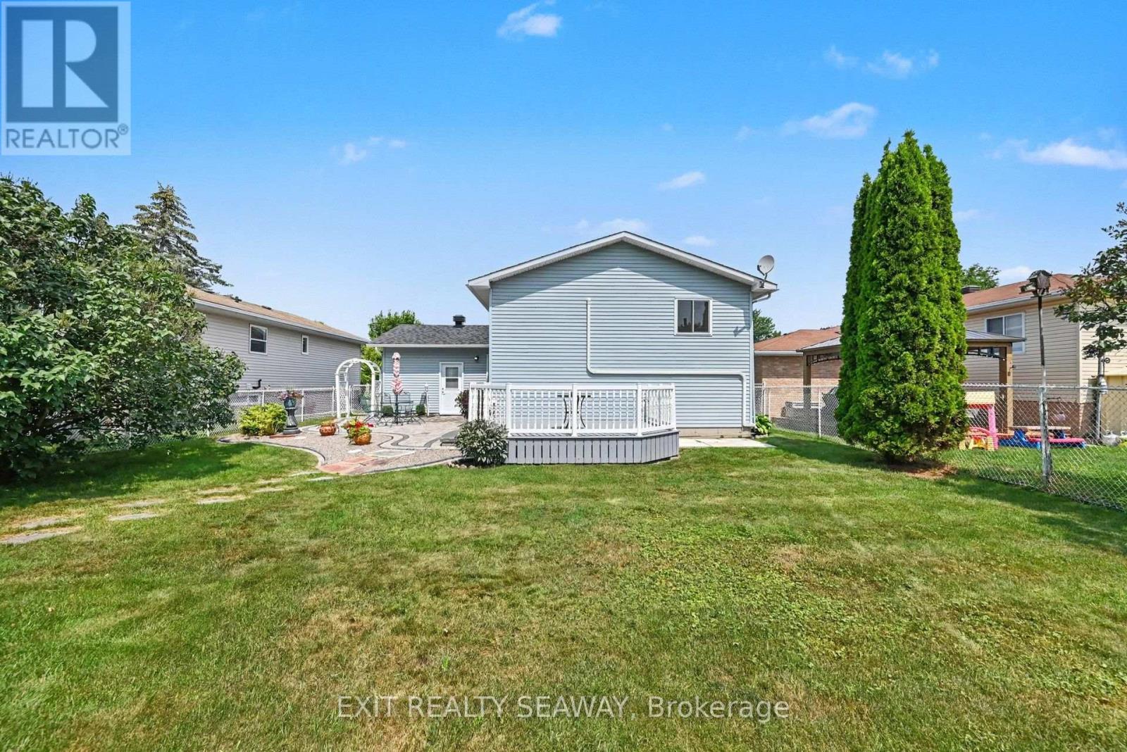 1860 BELVEDERE CRESCENT - 29