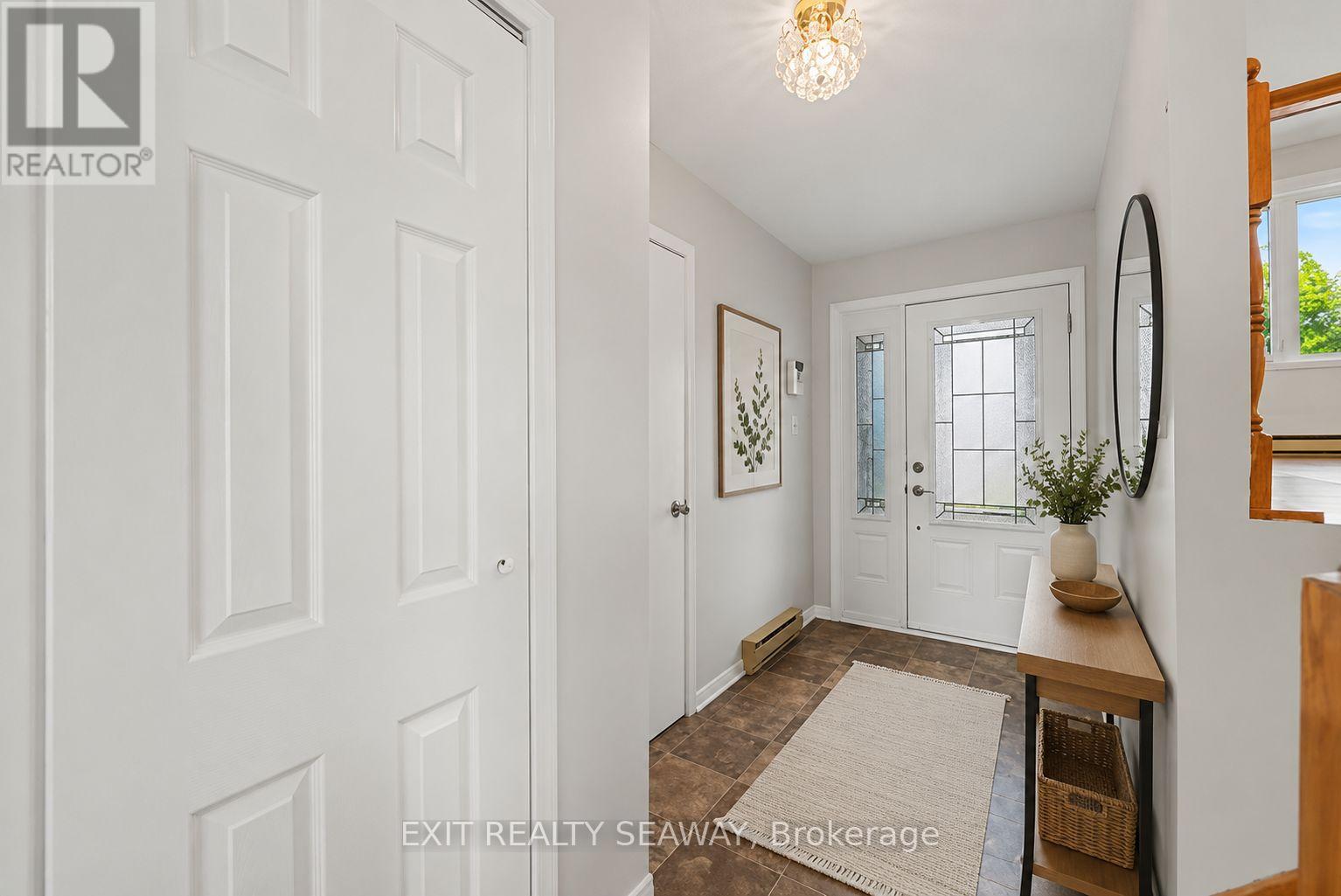 1860 BELVEDERE CRESCENT - 4