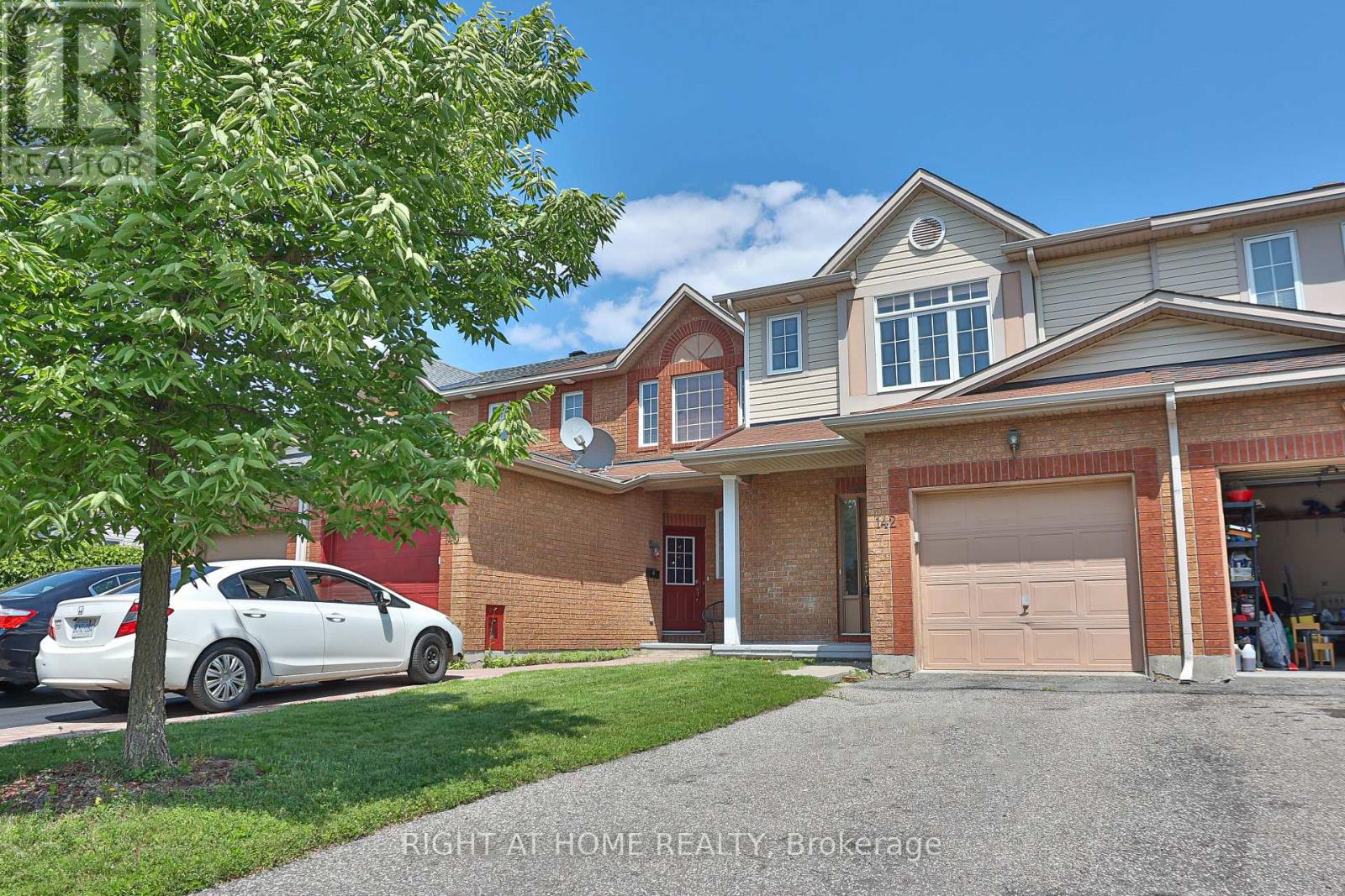 142 LILIBET CRESCENT E - 1