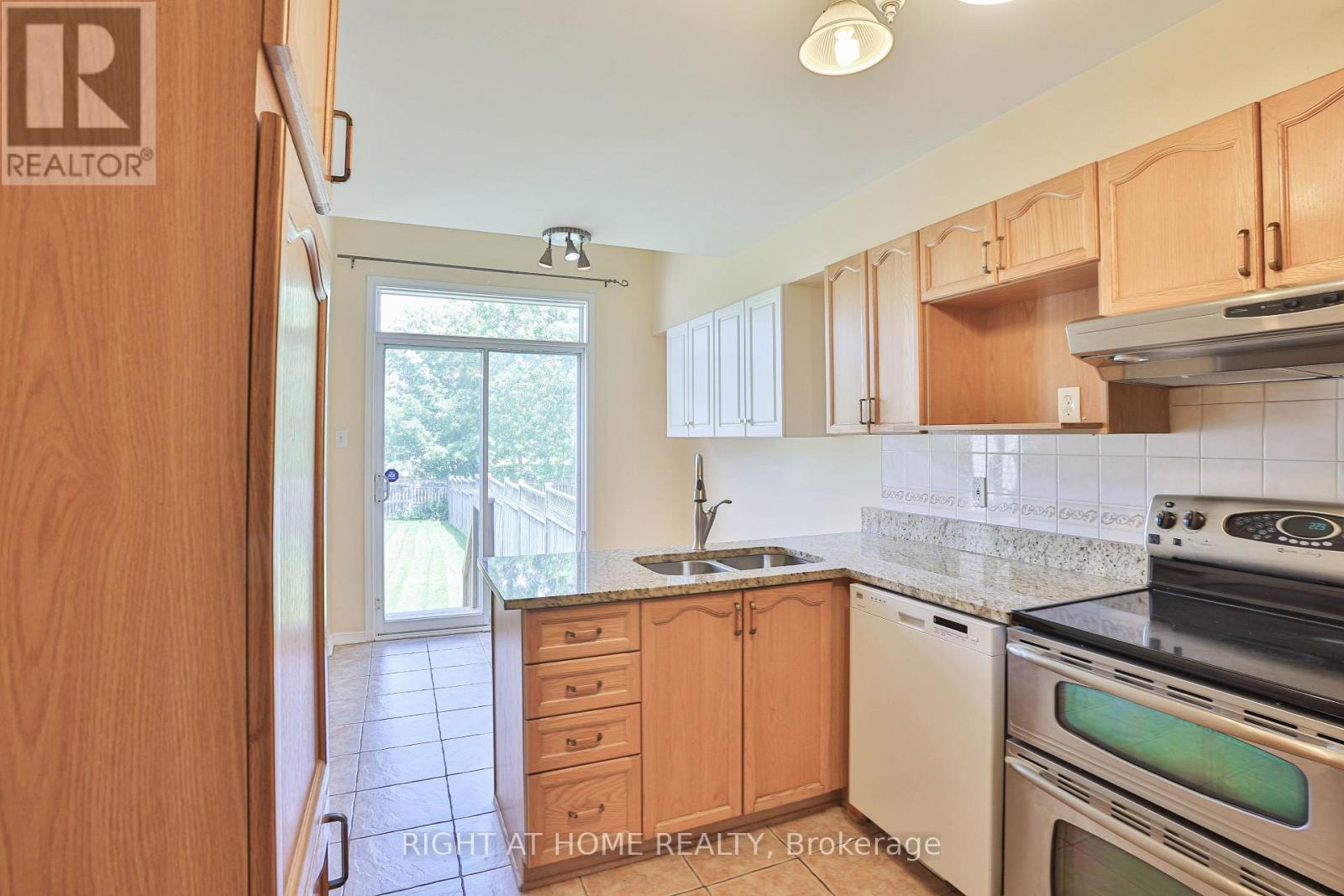 142 LILIBET CRESCENT E - 13