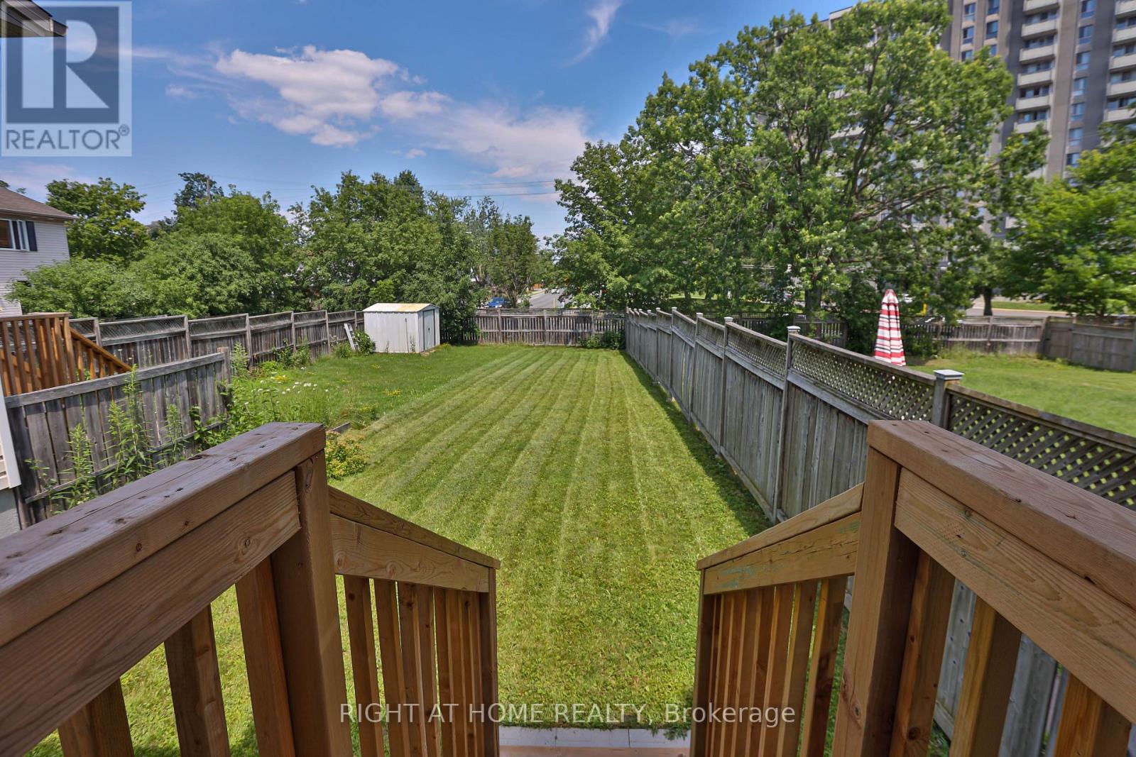 142 LILIBET CRESCENT E - 25