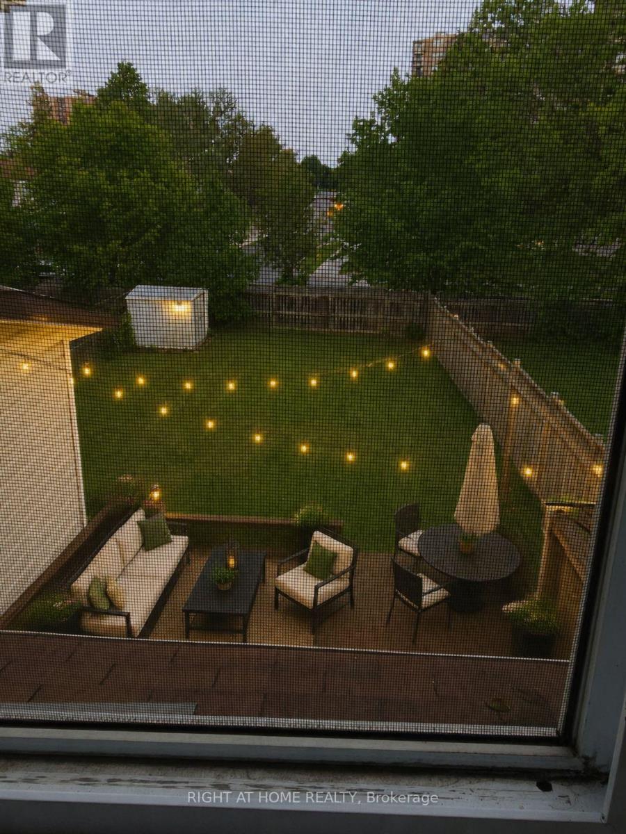142 LILIBET CRESCENT E - 26