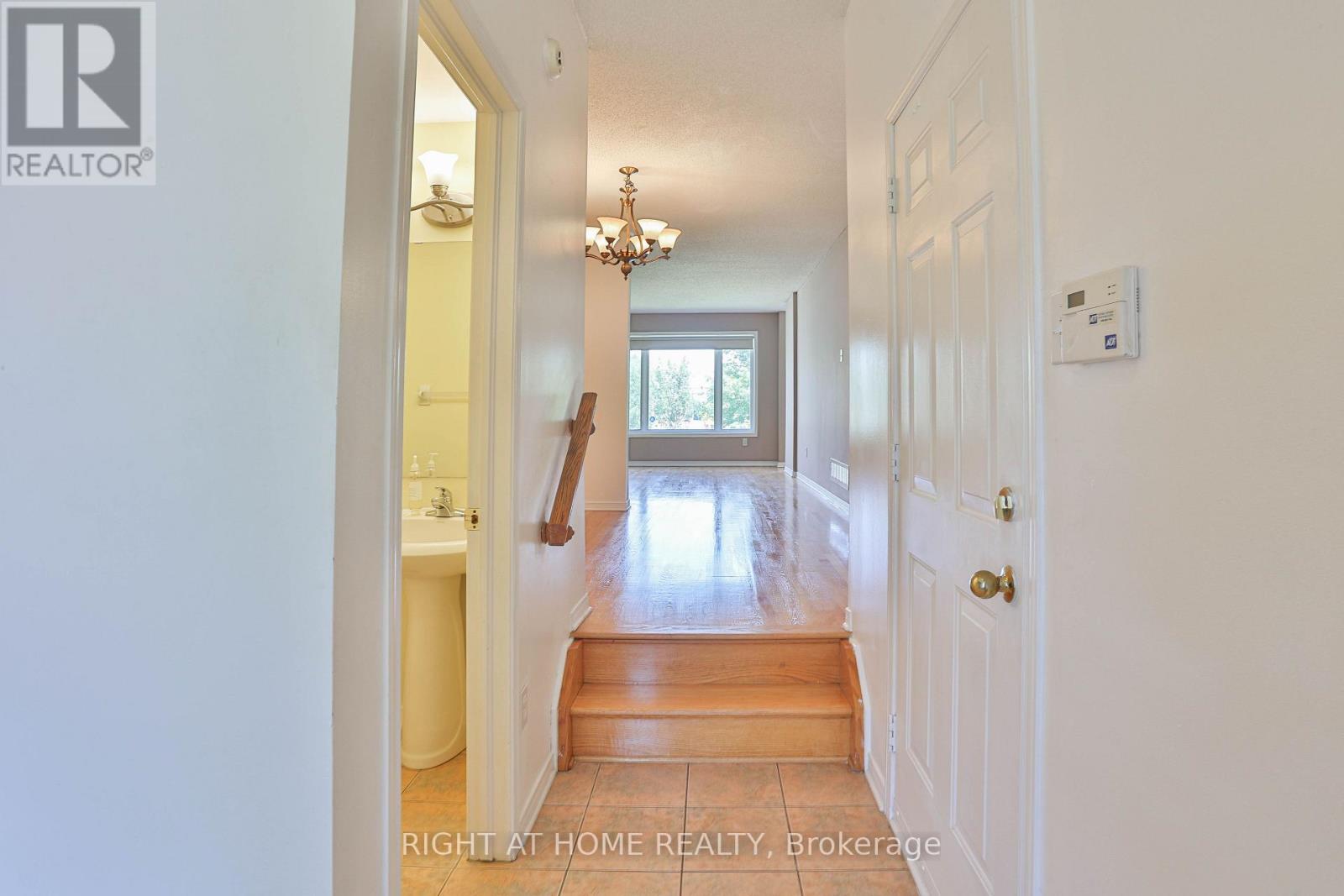 142 LILIBET CRESCENT E - 4