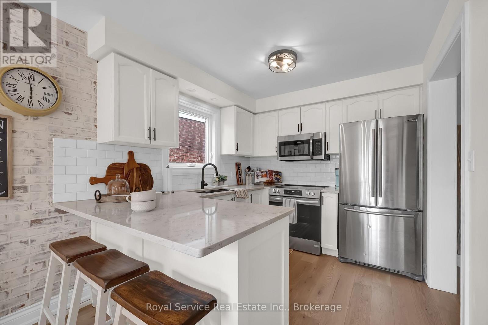 46 BARRON COURT - 13