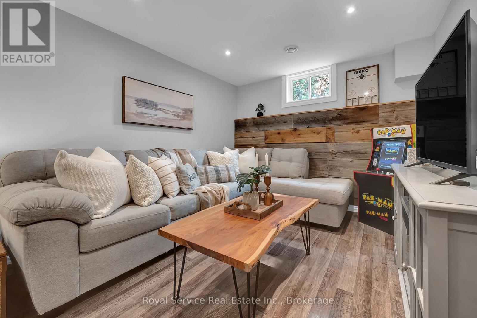 46 BARRON COURT - 28