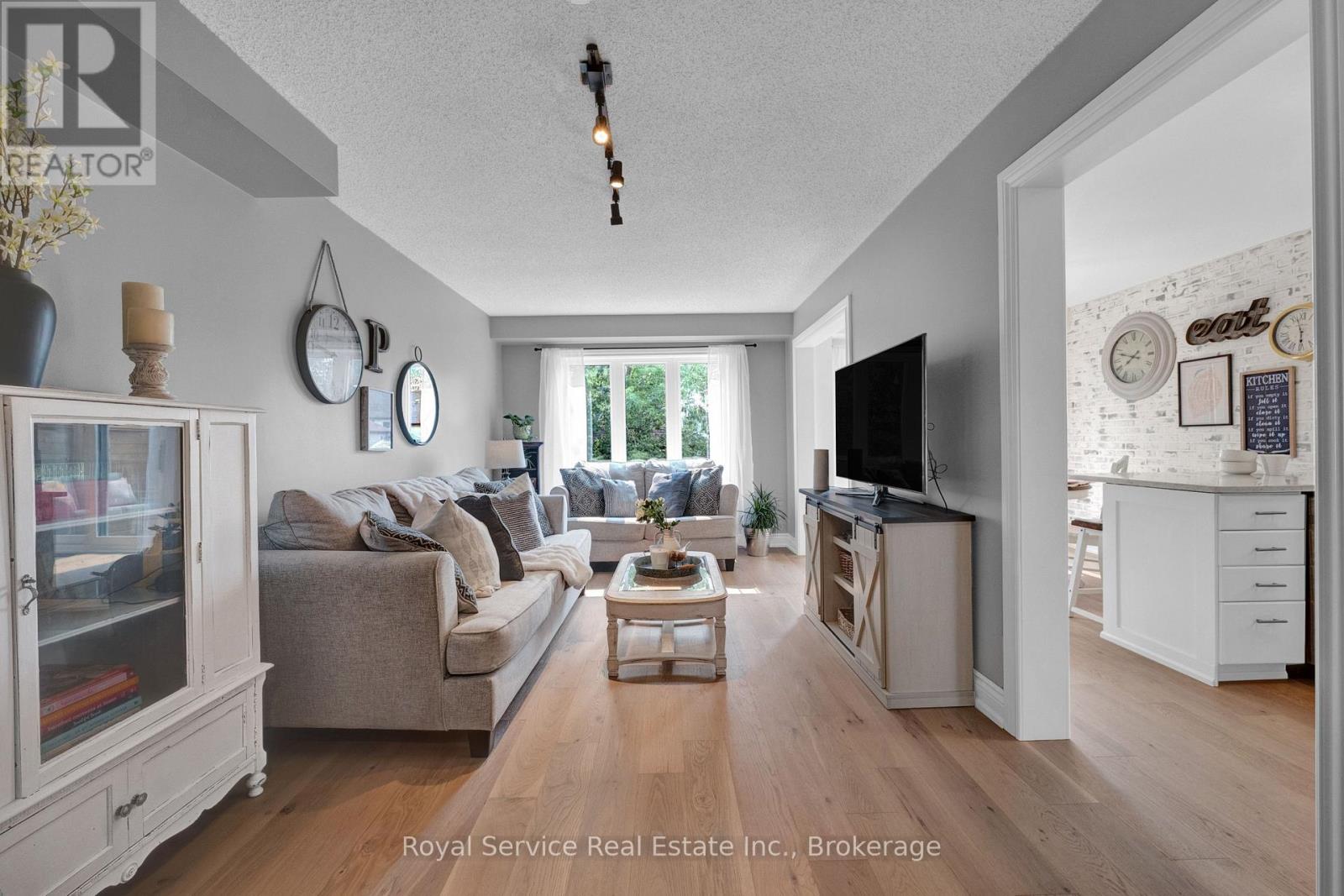 46 BARRON COURT - 5