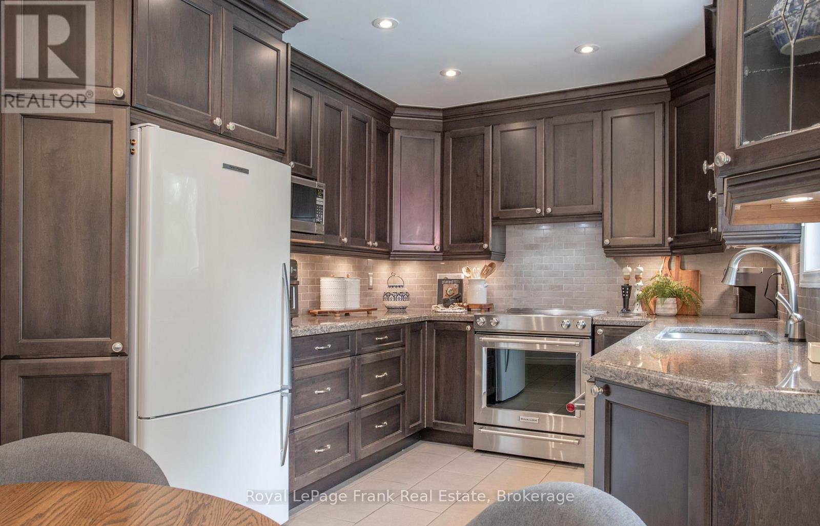 19 ANN ARBOUR COURT - 11