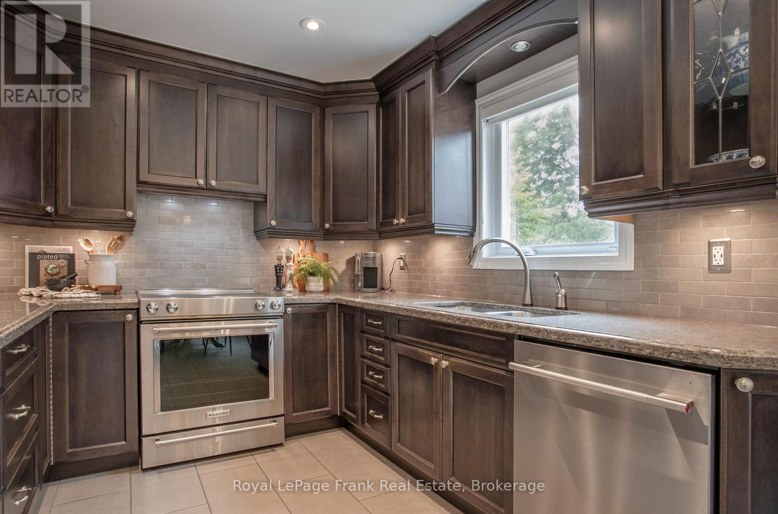 19 ANN ARBOUR COURT - 12