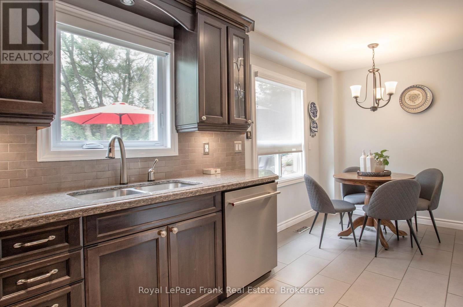 19 ANN ARBOUR COURT - 13