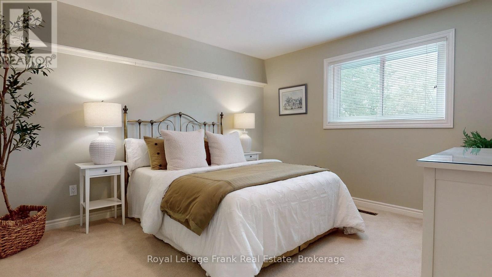 19 ANN ARBOUR COURT - 22