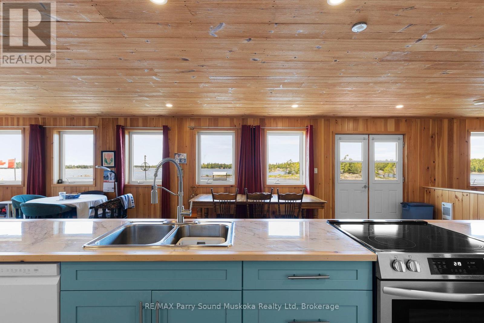16 B55 ISLAND - 27