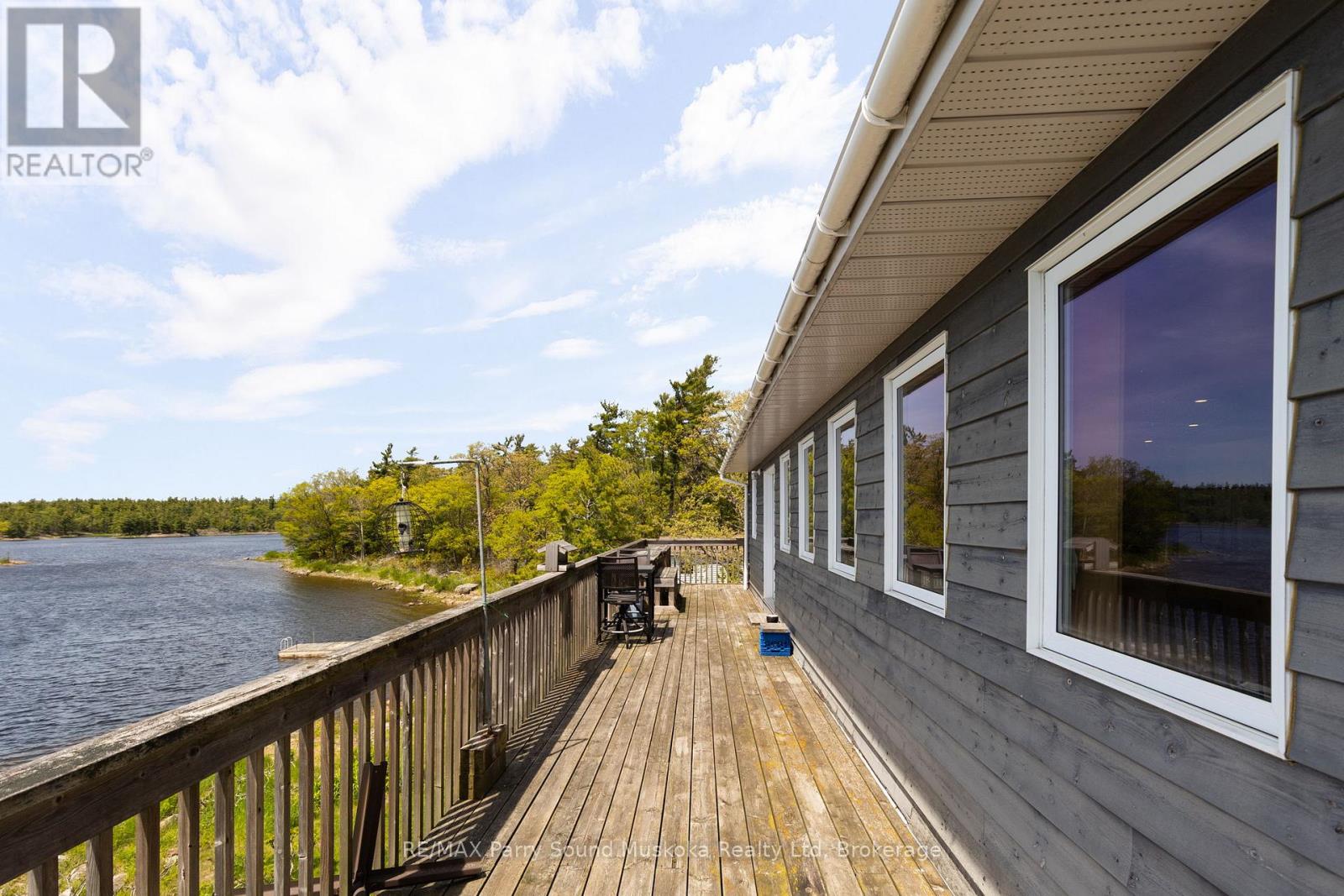16 B55 ISLAND - 35