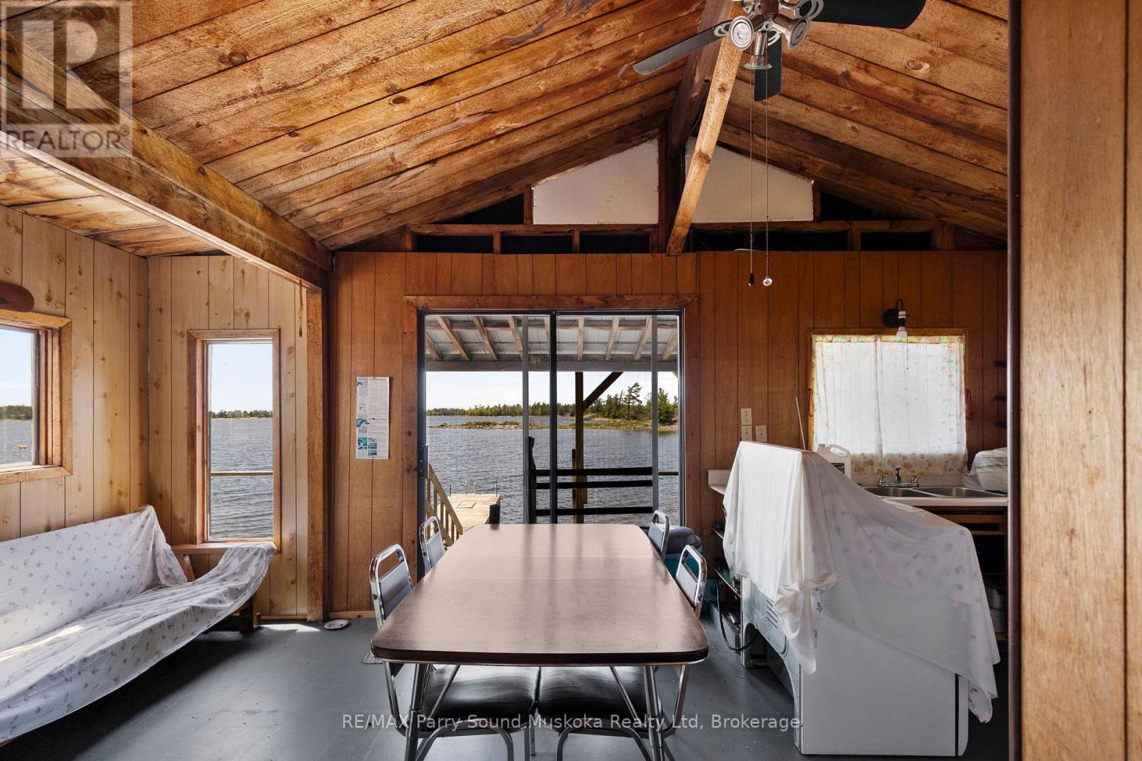 16 B55 ISLAND - 38
