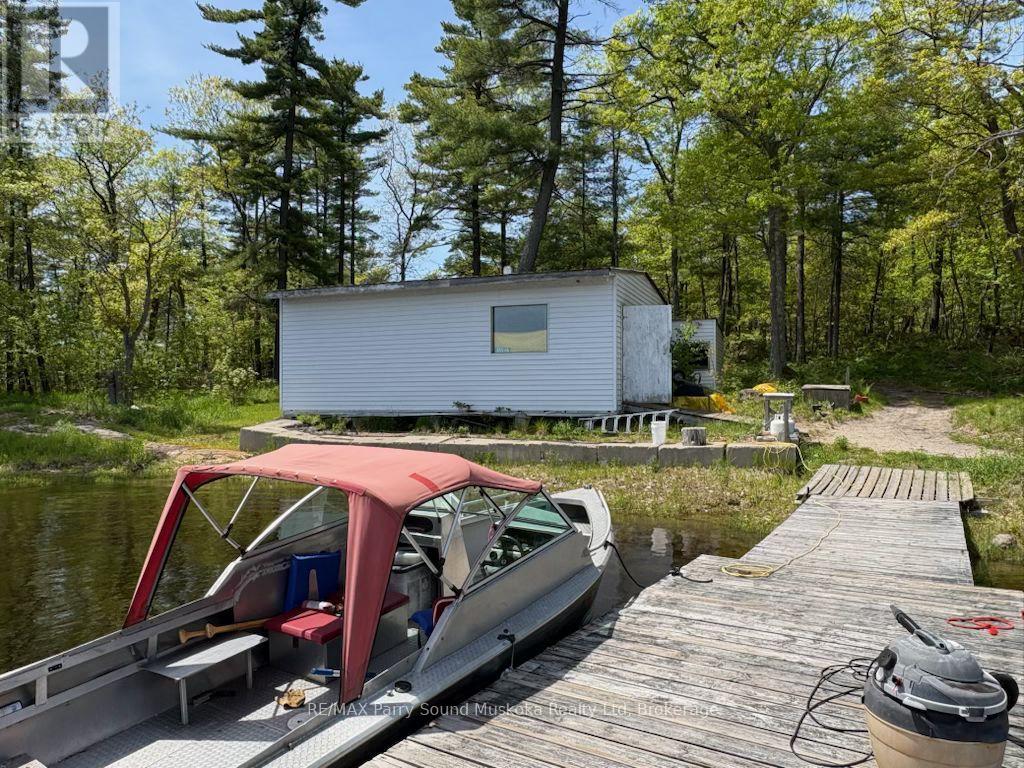 16 B55 ISLAND - 43
