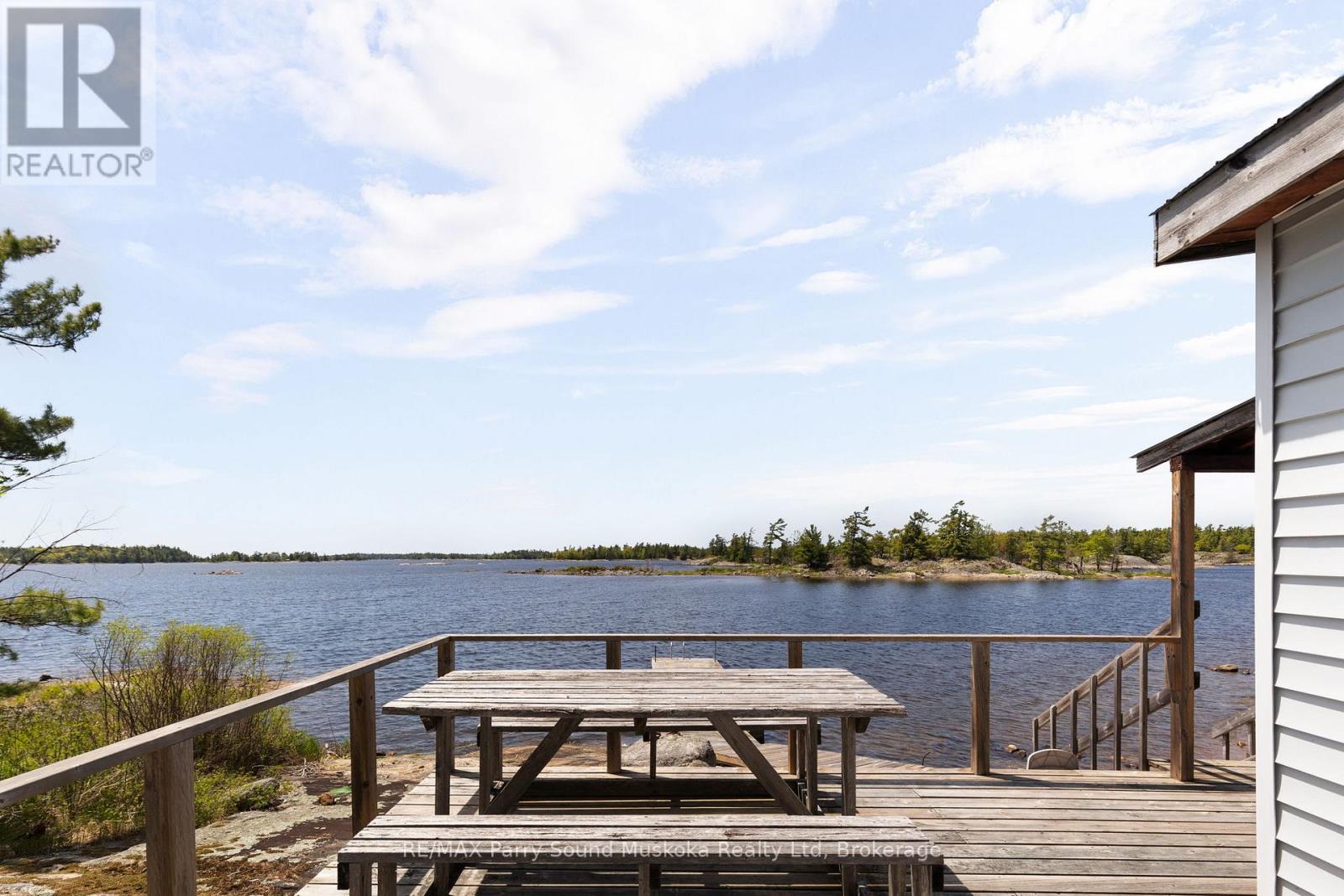 16 B55 ISLAND - 8