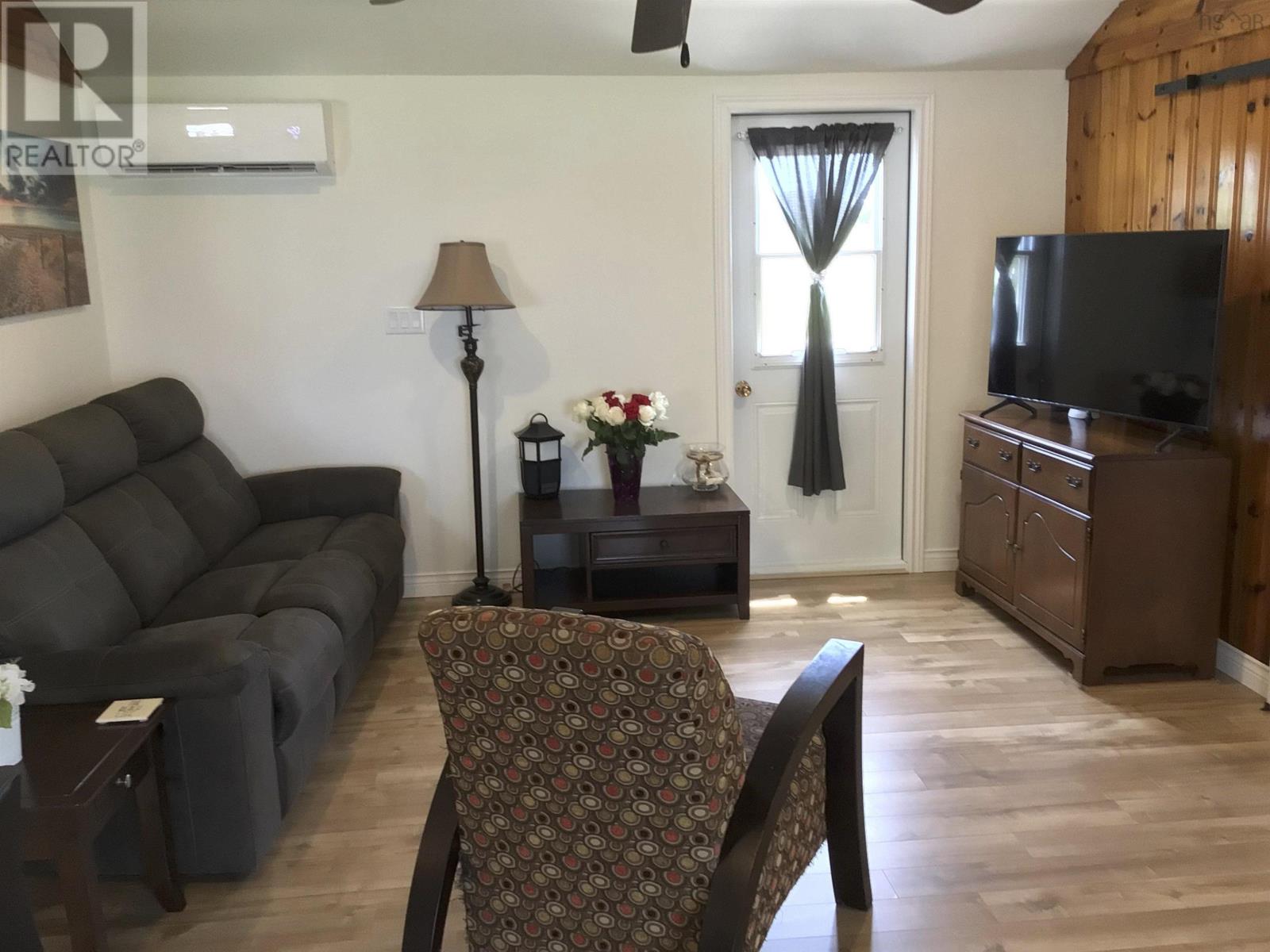 6 Douglas Crescent - 16