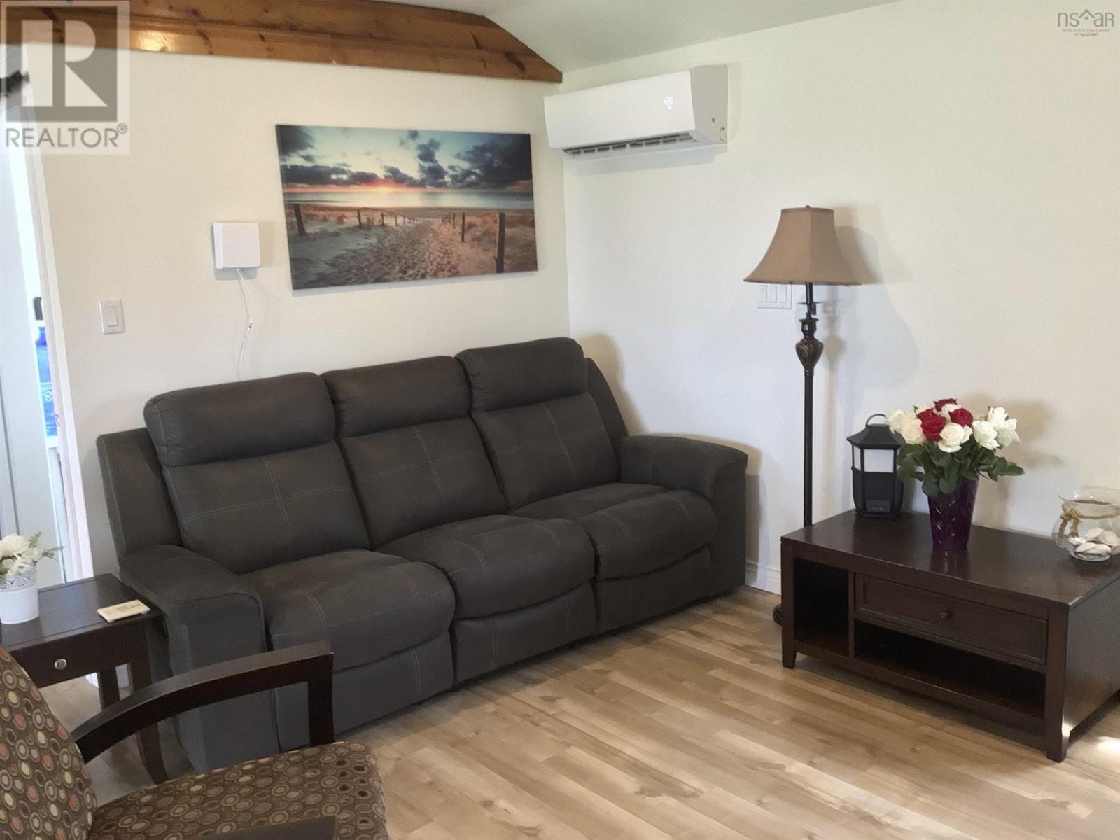 6 Douglas Crescent - 17