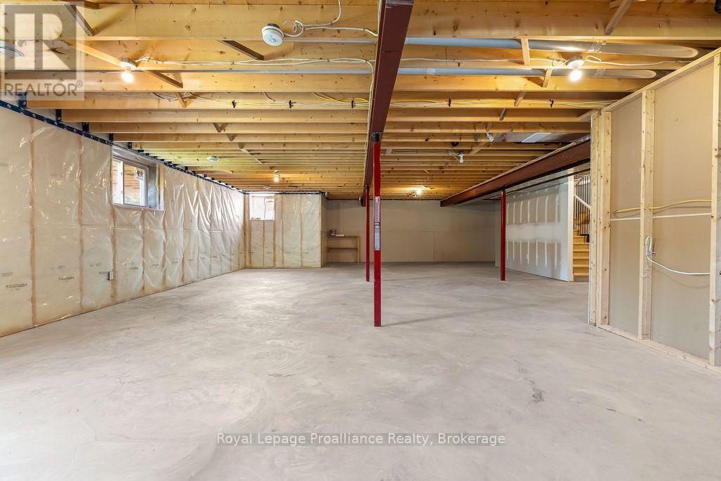 556 MARSH HILL ROAD - 35