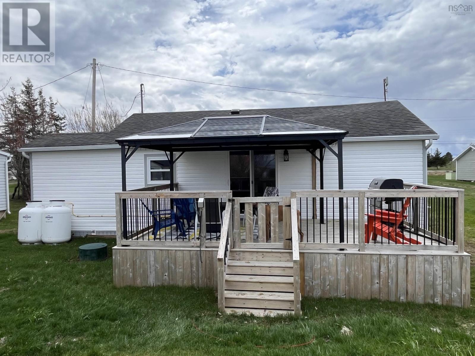 6 Douglas Crescent - 33