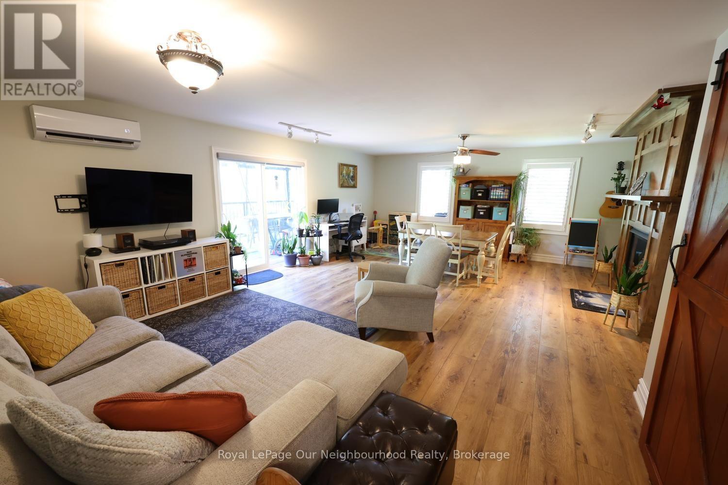 52 ELIZABETH STREET - 12