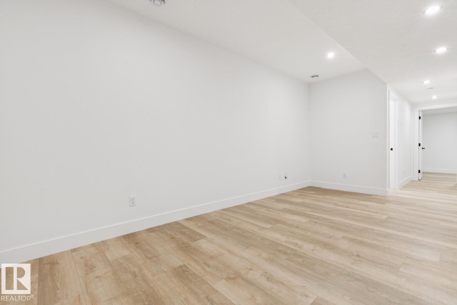 10531 67 AV NW NW - 37
