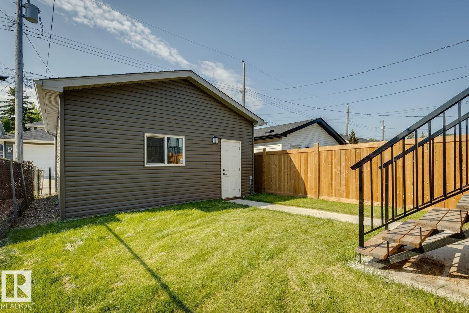 10531 67 AV NW NW - 50