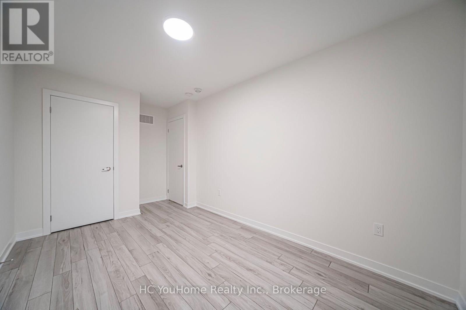 #106 250 FINCH AVENUE - 29
