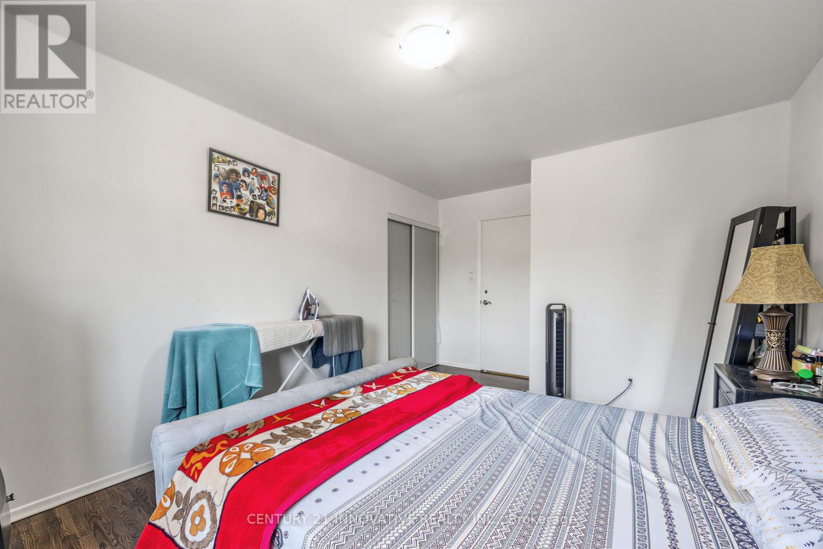 32 CHEATHAM PLACE - 26