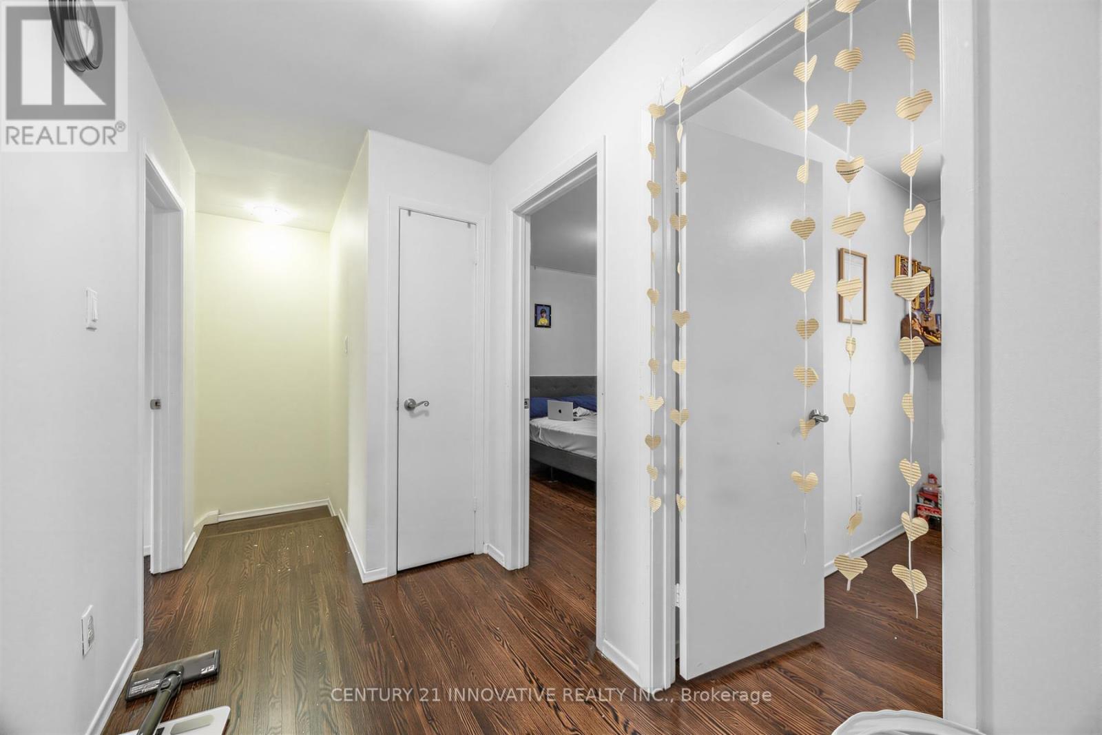 32 CHEATHAM PLACE - 29