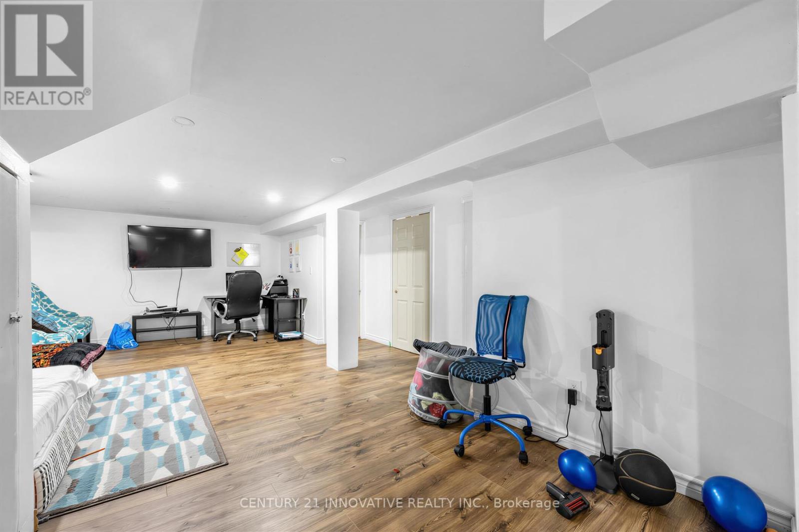 32 CHEATHAM PLACE - 30