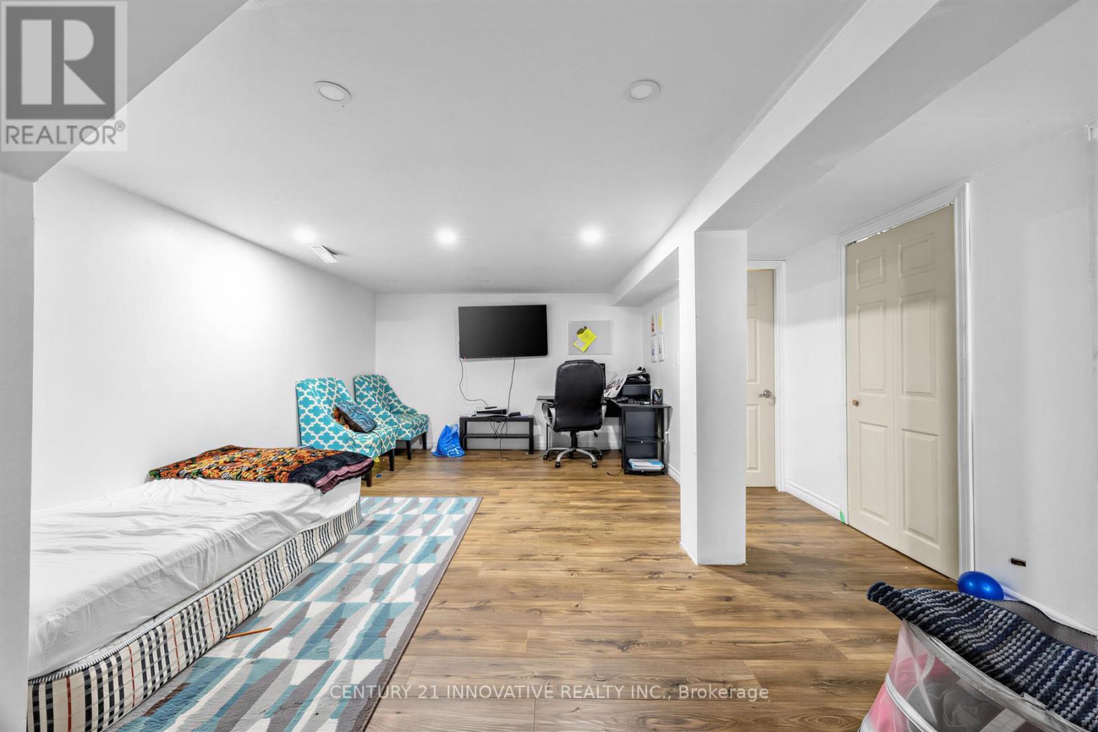 32 CHEATHAM PLACE - 31