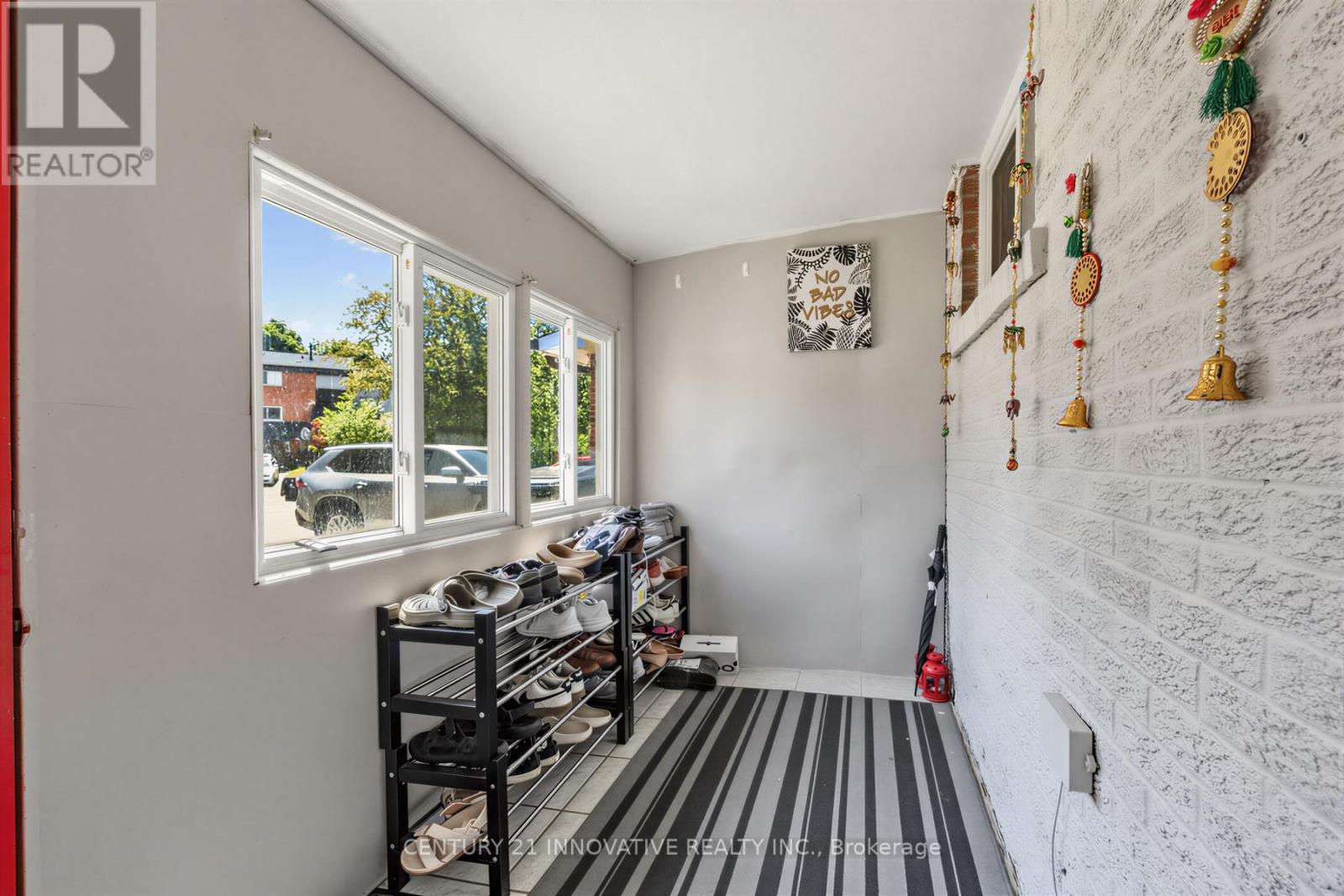32 CHEATHAM PLACE - 36